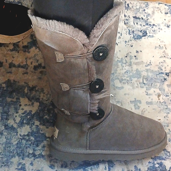 UGG Gray Winter Boots with Sheepskin Lining  Size 9 True To Fit - Picture 5 of 5